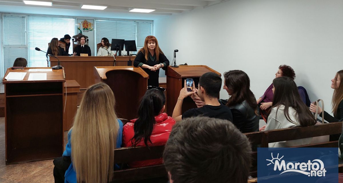 Повече от 140 ученици възпитаници на три средни училища във