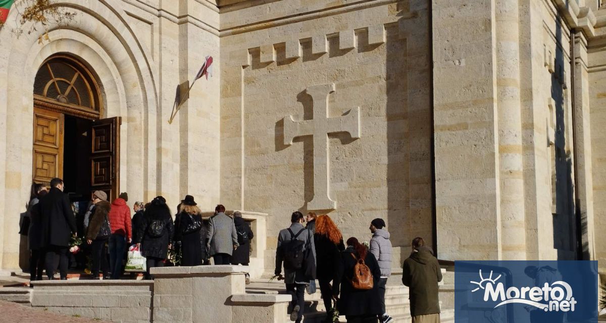 Близки приятели колеги познати лица от културния и обществения живот