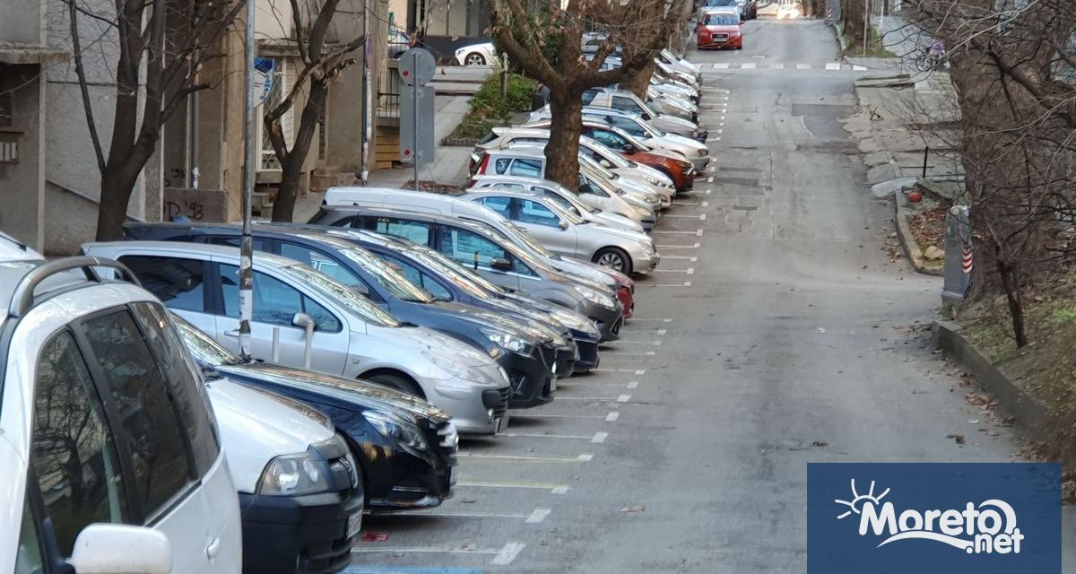 Синята зона във Варна отново е платена припомня Moreto net Паркирането беше
