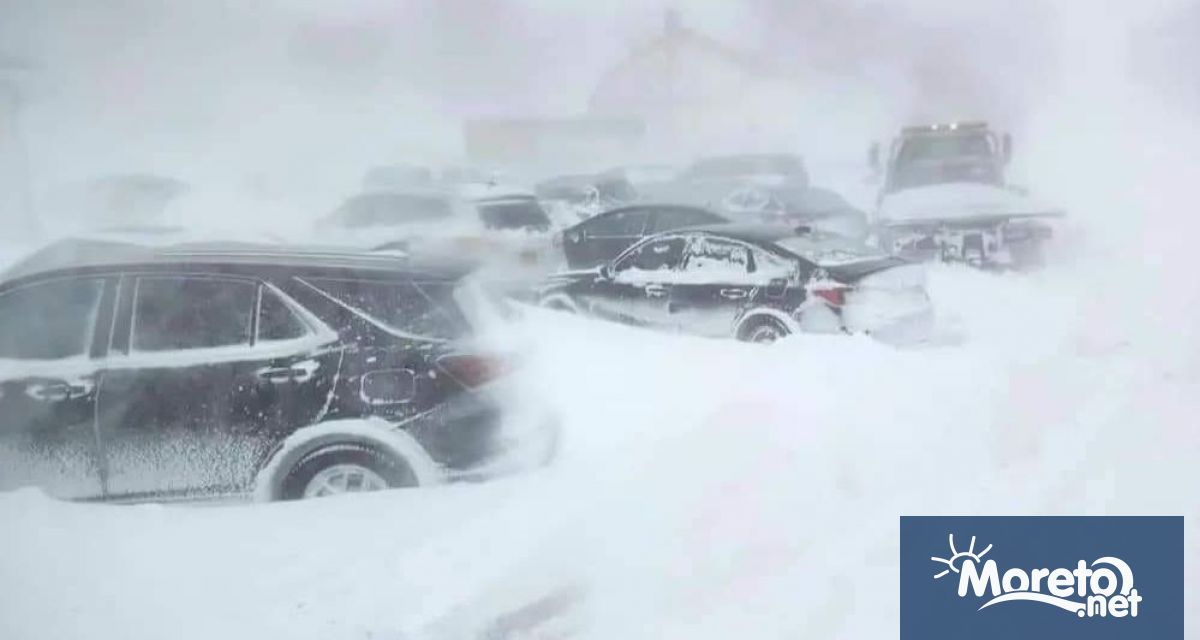 Транспортен хаос и снежни бури продължават да владеят САЩ Близо