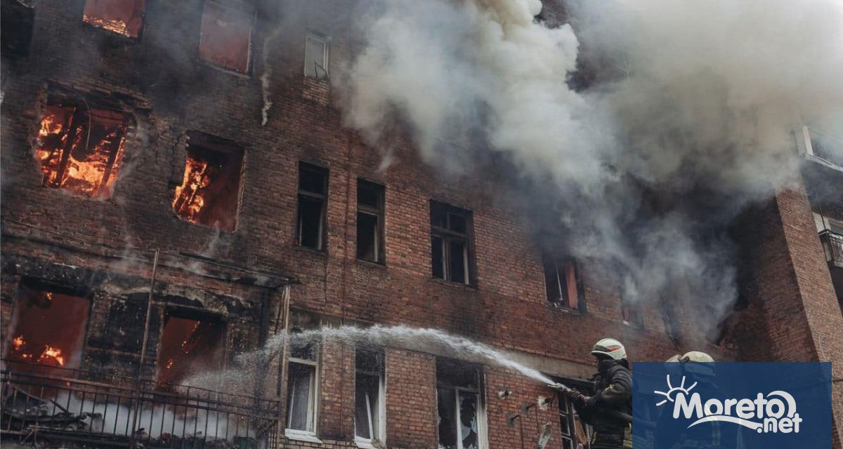 Въздушен удар по предградие на украинския град Днепър засегна две