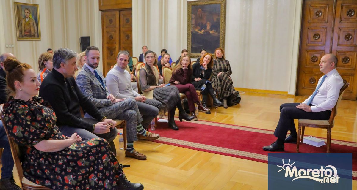 Позитивно е че въпреки проблемите актьорският състав на Народния театър