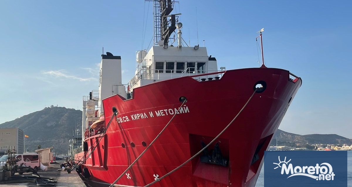 В десетия ден от своето плаване първият български научноизследователски кораб