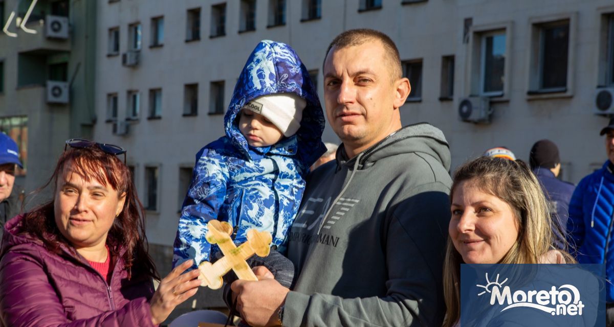 36-годишният Ангел Ангелов извади кръста от водите на р. Янтра