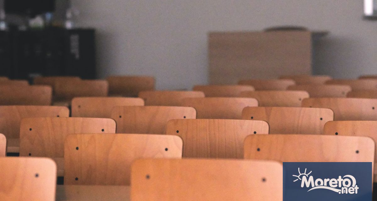 Близо 67 от явилите се на тест кандидати за директори