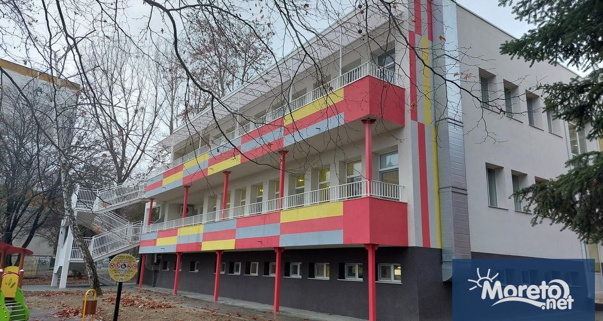 Построяването на пристройка за две групи към детска ясла Роза