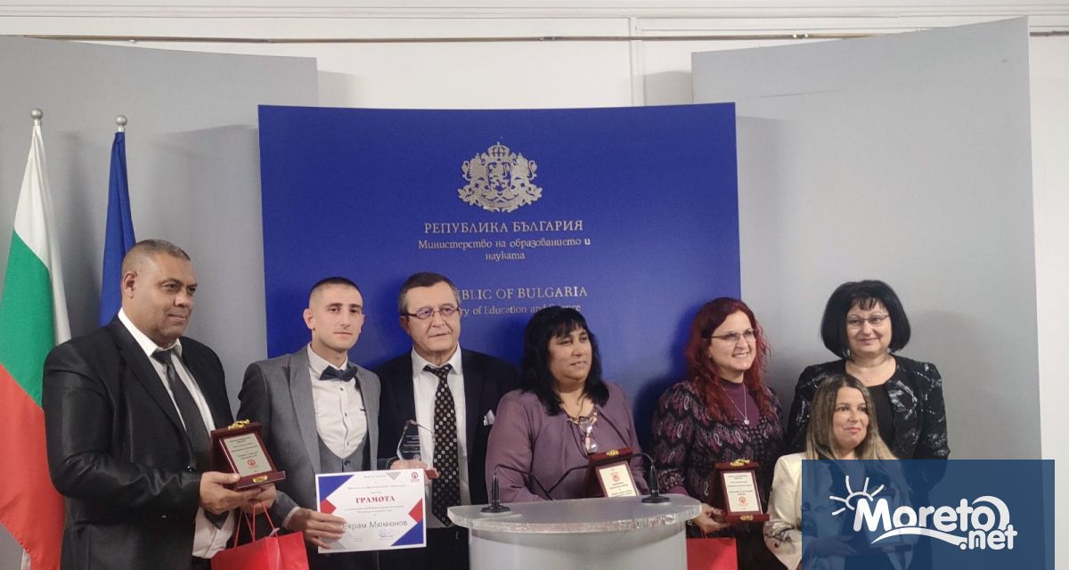 Наградите Образователен медиатор на годината за 2022г връчи министърът на