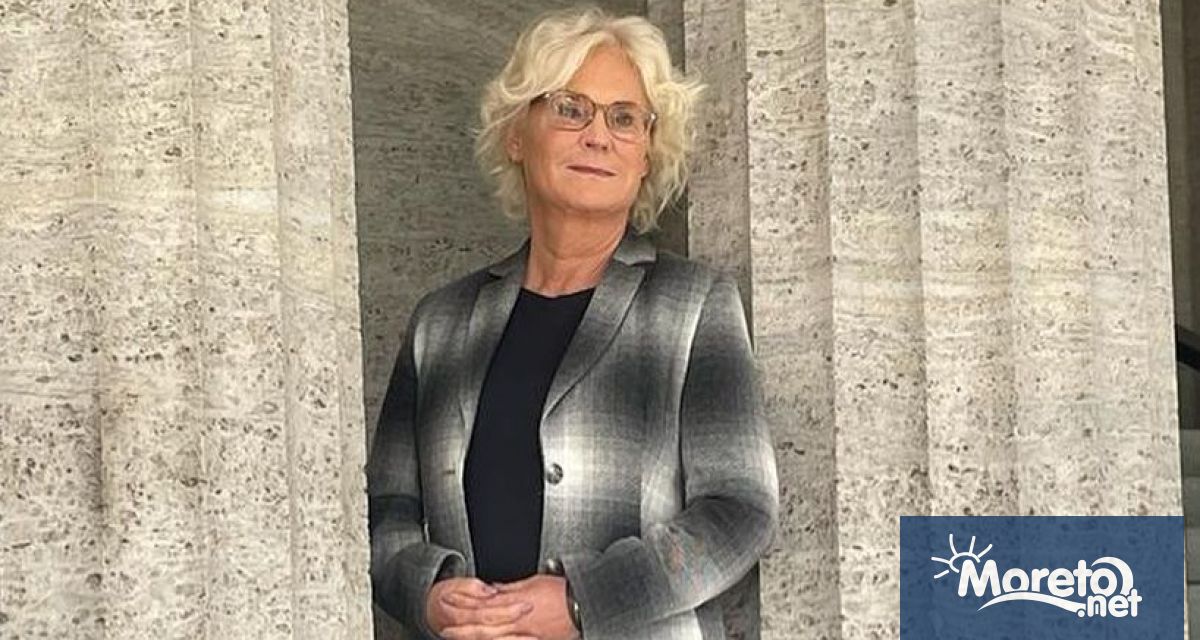 Германският министър на отбраната Кристине Ламбрехт подаде оставка Тя беше подложена