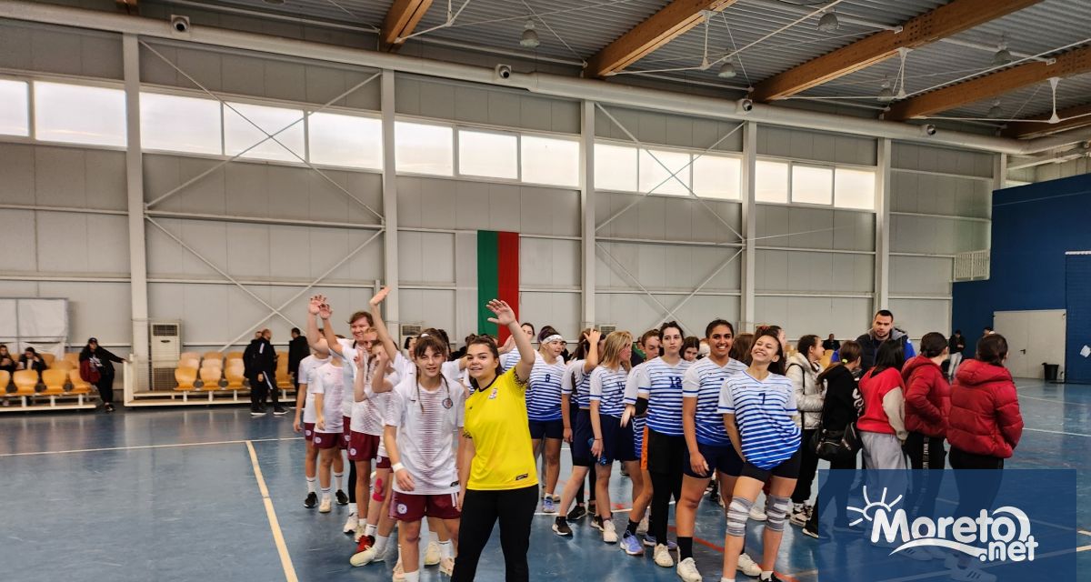 Състезанията по хандбал и бадминтон част Общинските ученически игри 2022 2023