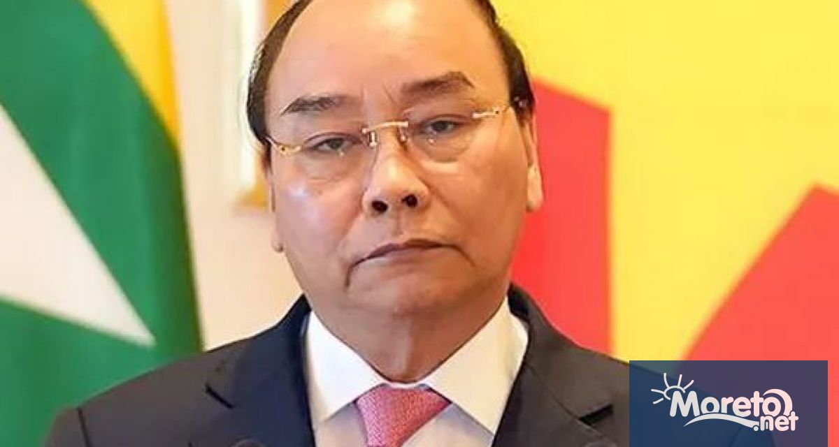 Виетнамският президент Нгуен Суан Фук подаде оставка след като Виетнамската