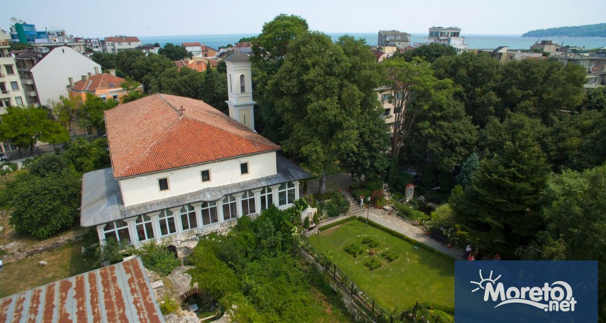 Храм Св Атанасий е една от най – емблематичните църкви