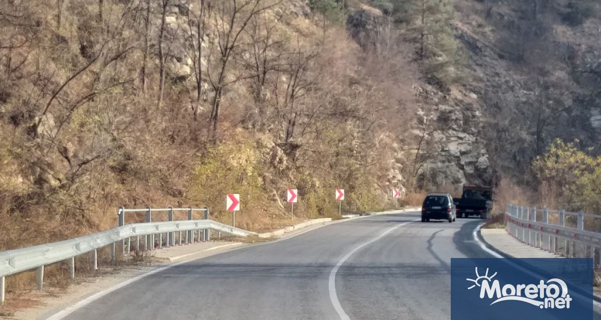 Пътните настилки са предимно сухи по високите и усойни места