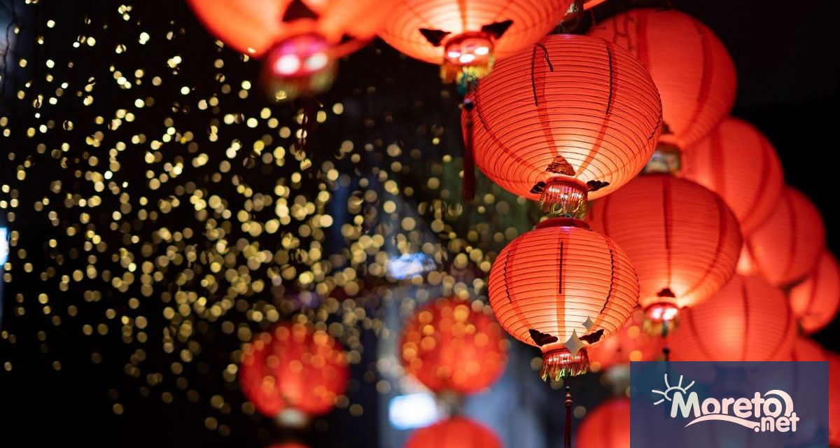 Китай посрещна лунната Нова година с големи семейни събирания и