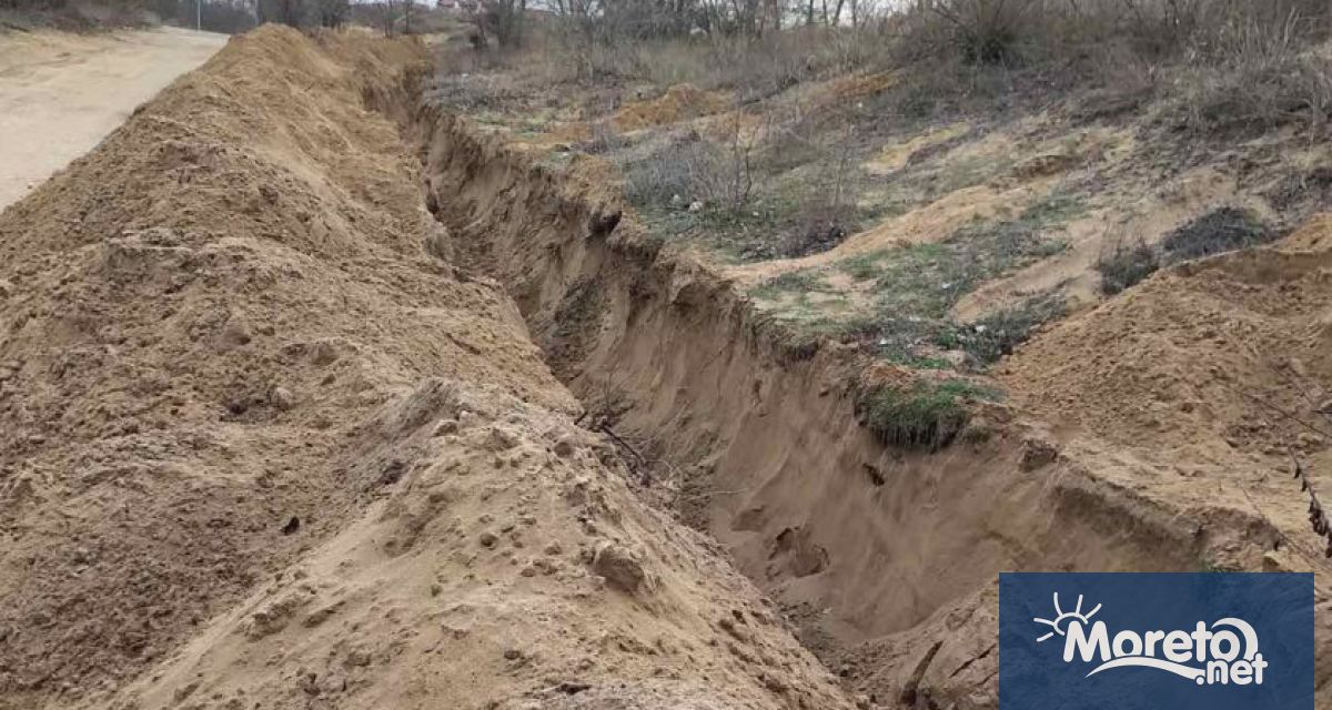 Неизвестни лица са унищожили част от екзотичните дюни на Южния