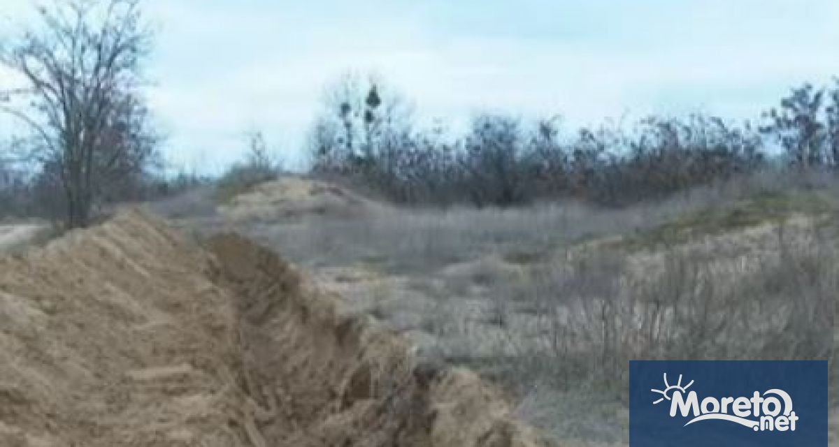 Експерти от от Регионалната инспекция по околната среда и водите