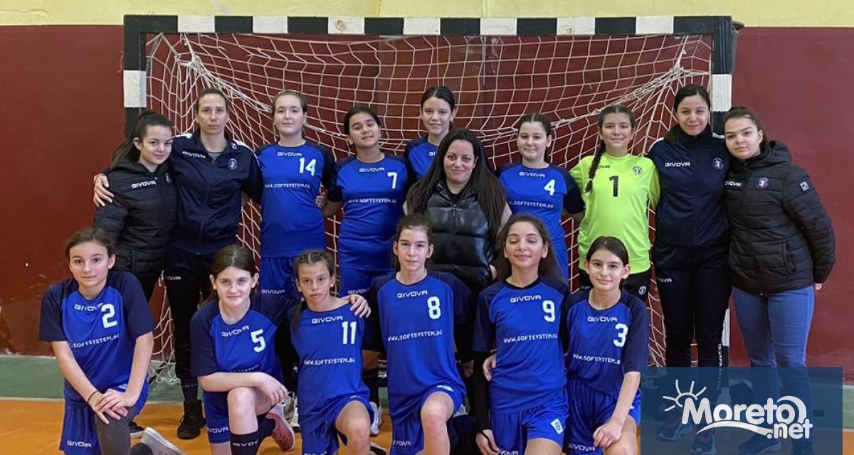 С победа и загуба започнаха новата 2023 година 12 годишните момичета