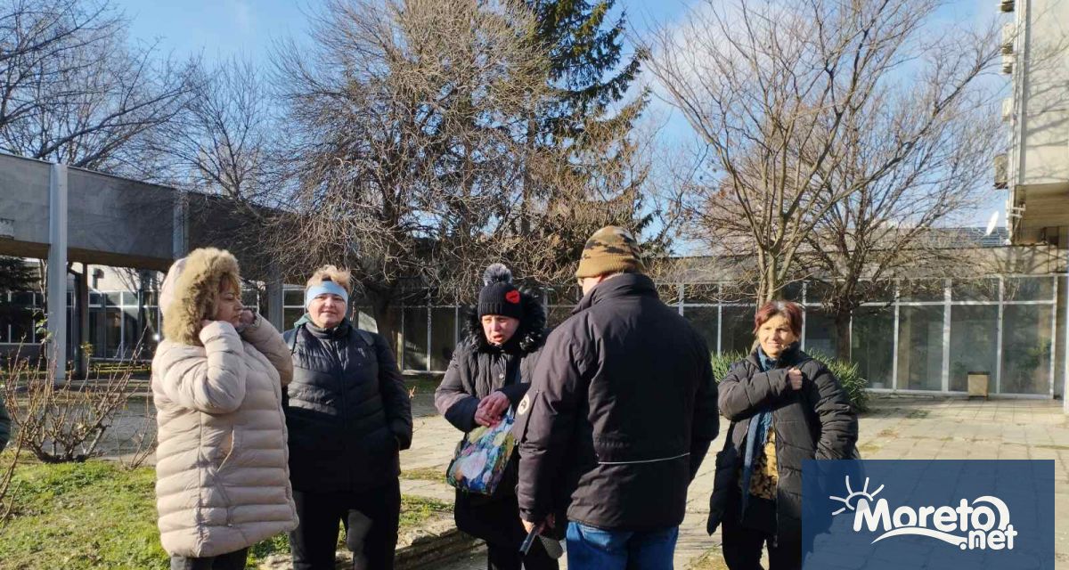 Десетина души се събраха във Варна в подкрепа на националния