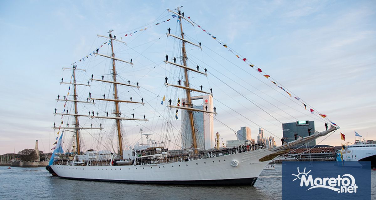 Началникът на ВВМУ Н Й Вапцаров – флотилен адмирал проф