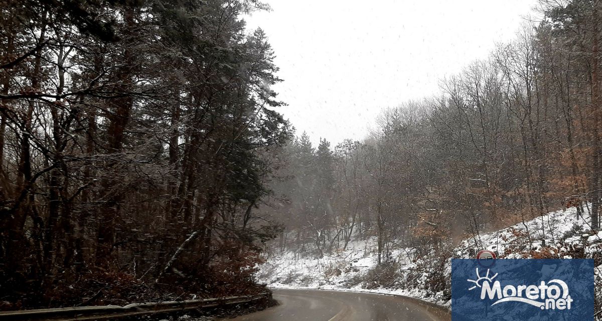 Пътните настилки са предимно мокри на места заснежени и проходими