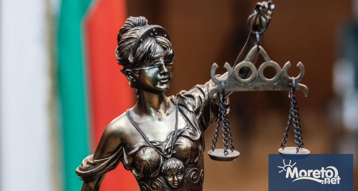 Изпълняващият функциите главен прокурор Борислав Сарафов внесе искане за сваляне