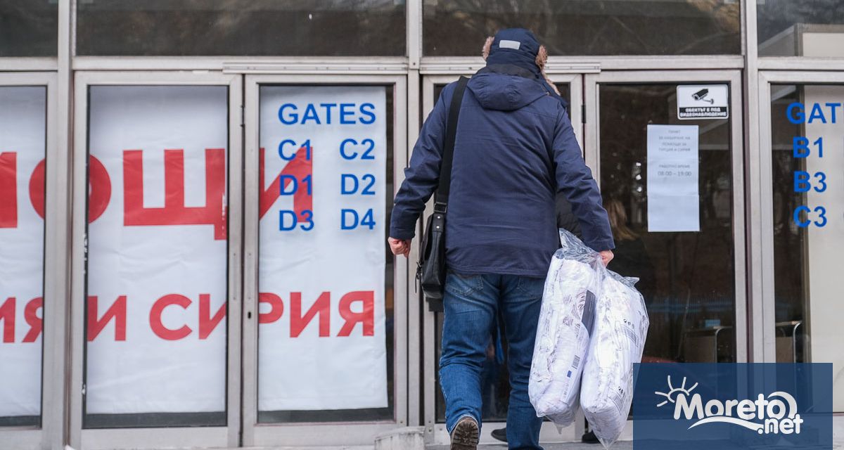 Десетки варненци направиха дарение в пунктa за събиране на помощи