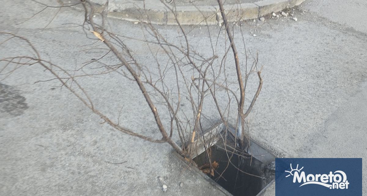 Повече от десет дни шахта с открадната решетка застрашава минувачи