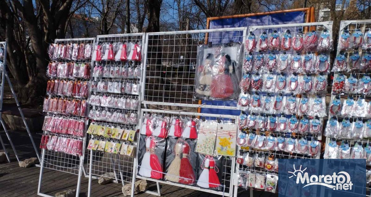 Въпреки студа първите сергии с мартеници във Варна вече са