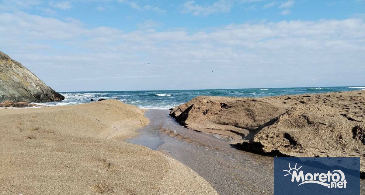 25 метрова пясъчна коса е прокопана за да се отпуши