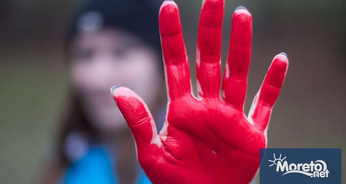 Денят на червената ръка се отбелязва от 2002 г и