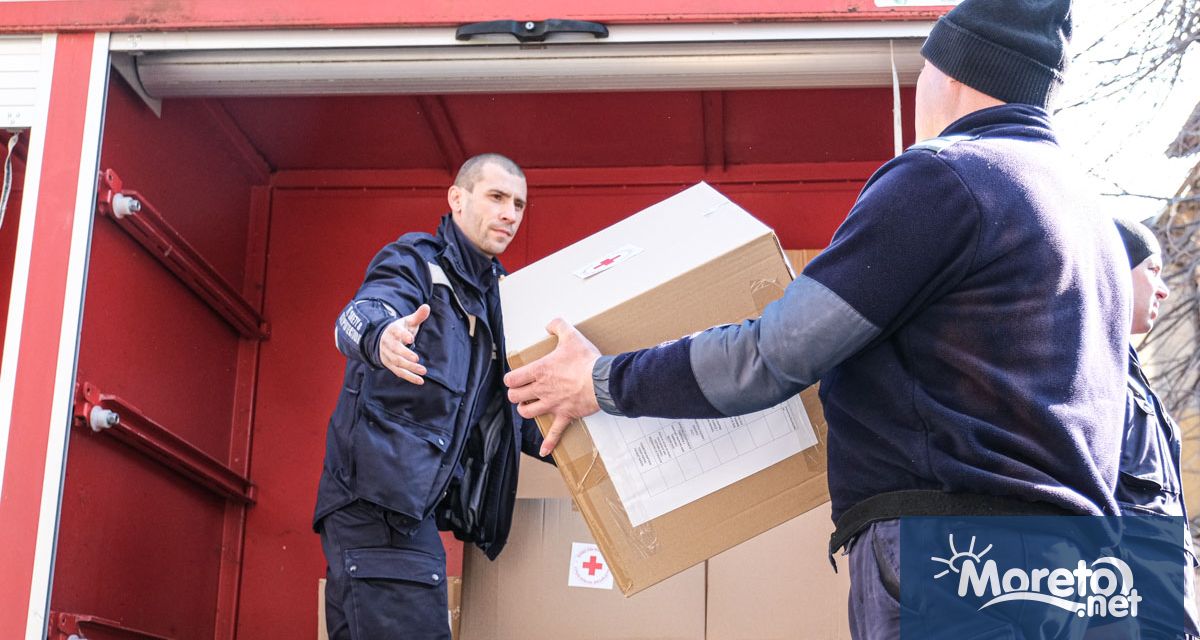 Два контейнера пълни с дарения в помощ на пострадалите от