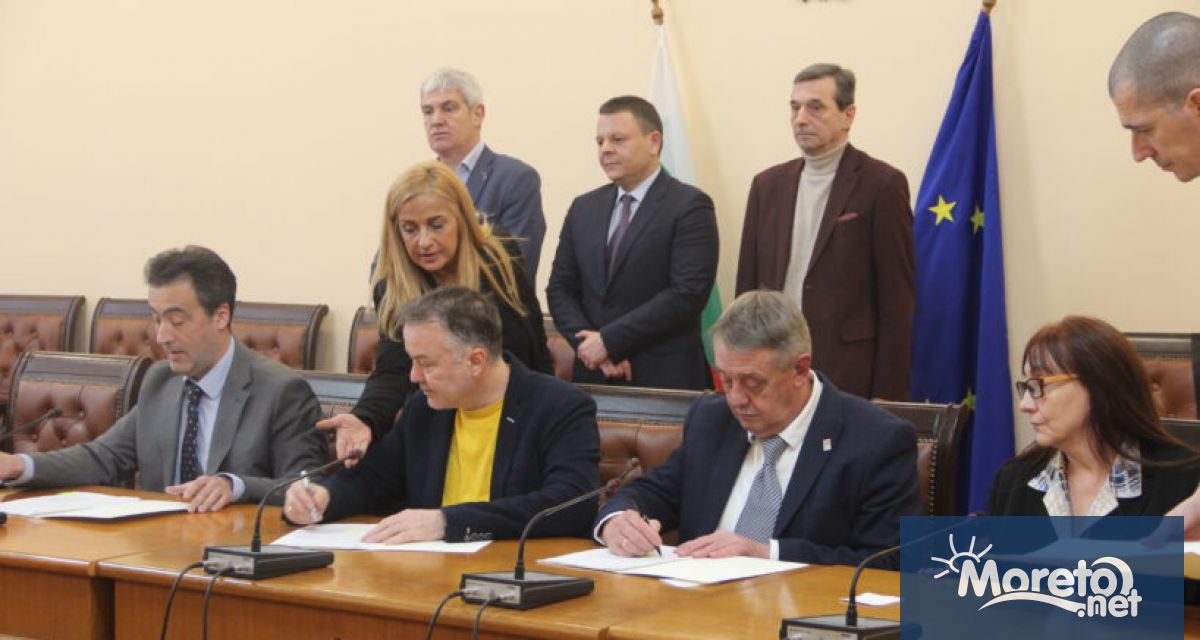 Възнагражденията на всички работещи в Български пощи ЕАД без ръководните