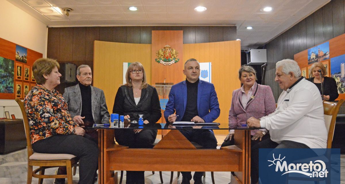 Нов колективен трудов договор в сферата на образованието бе официално