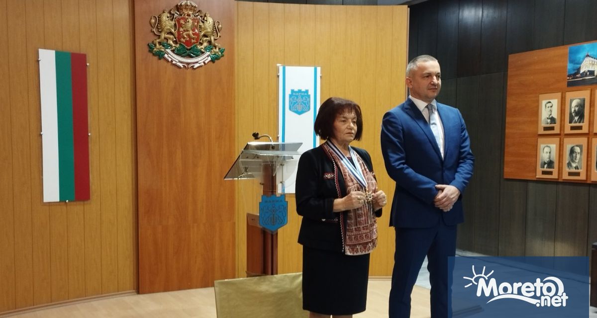 Председателят на Синдиката на българските учители Янка Такева получи почетен