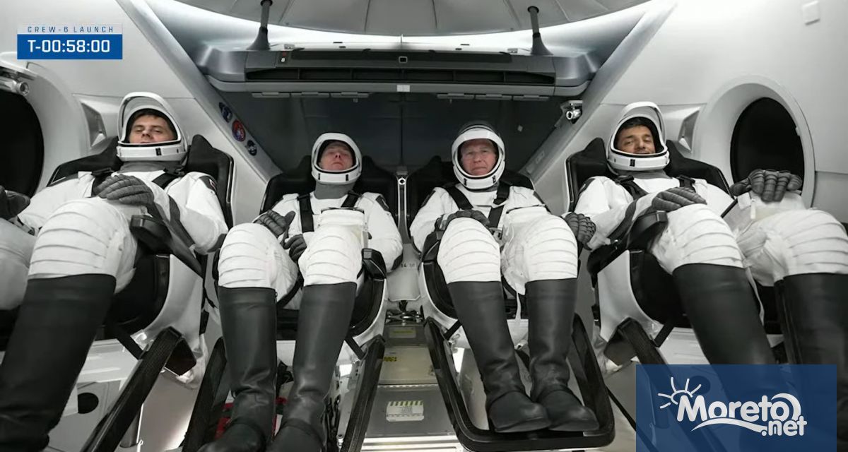Space X изпрати четирима астронавти до Международната космическа станция в