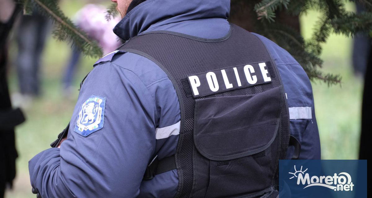 Министърът на вътрешните работи Калин Стоянов подписа днес две заповеди