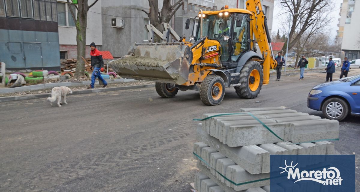 Благоустрояване на пространството между ул Поп Димитър бул Цар Освободител