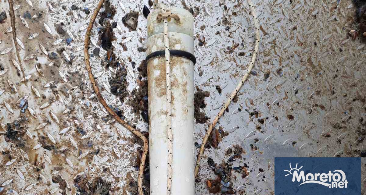 Устройство с дължина около 70 см за записване на звуците