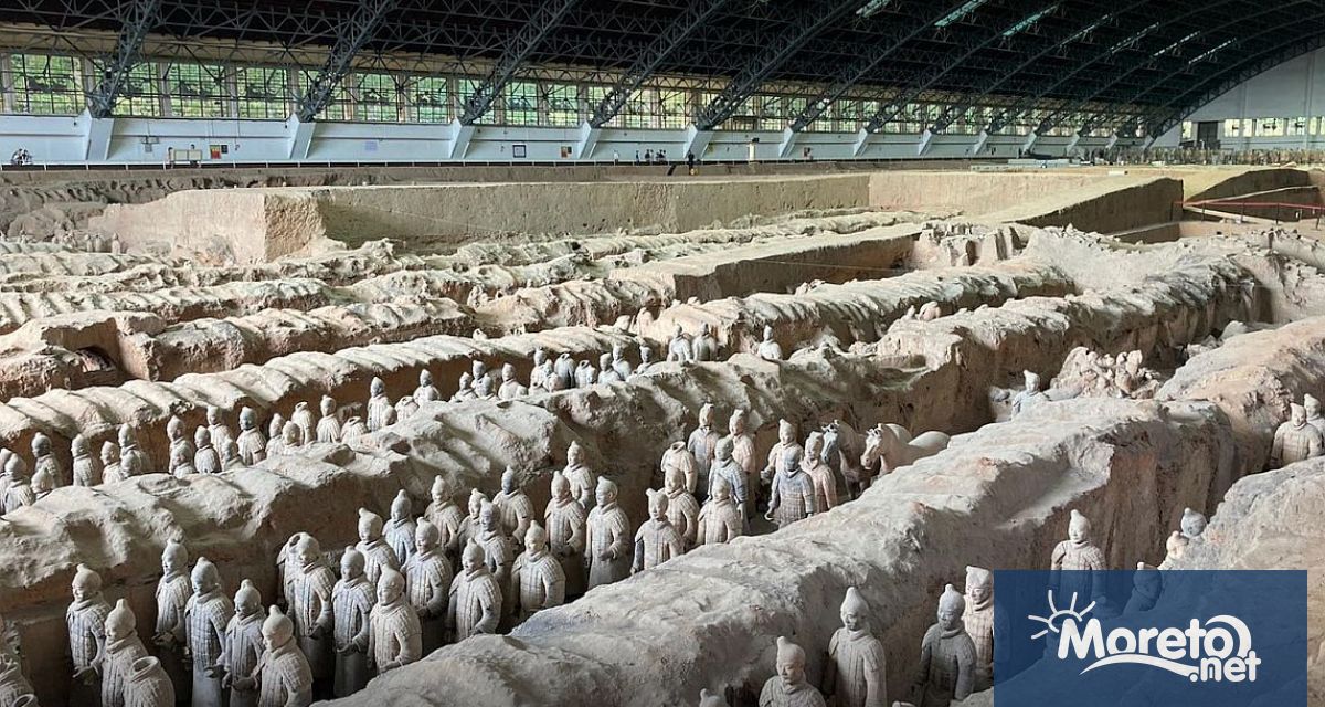 Теракотената армия е скулптурна композиция край планината Лишан в селището