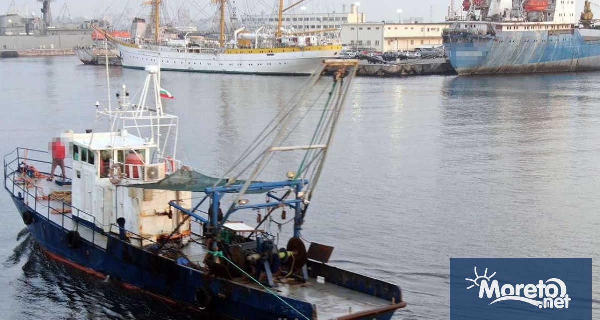 Трите български кораба продължават да бъдат задържани на пристанището в
