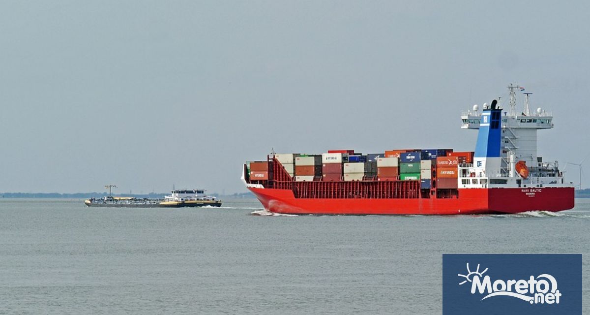 Корабите превозващи всичко от потребителски стоки до храна и гориво