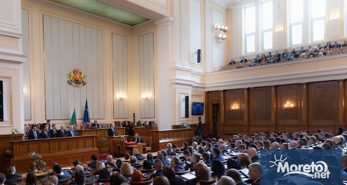 Председателстващият първото заседание на 49-ия парламент Вежди Рашидов закри пленарния