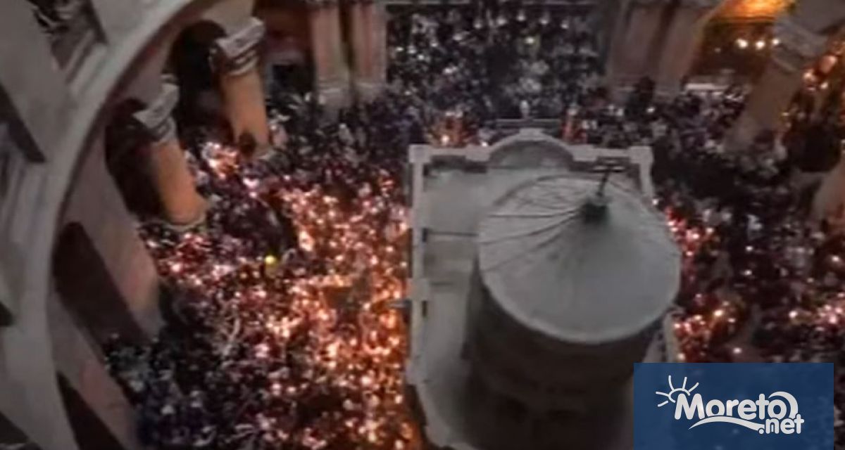 На Велика събота в навечерието на Великден Благодатният огън слезе