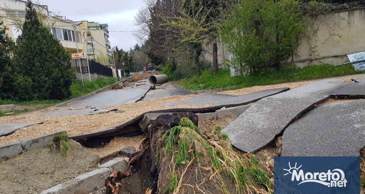 Магистралният водопровод Варна Златни пясъци отново аварира в един и същ