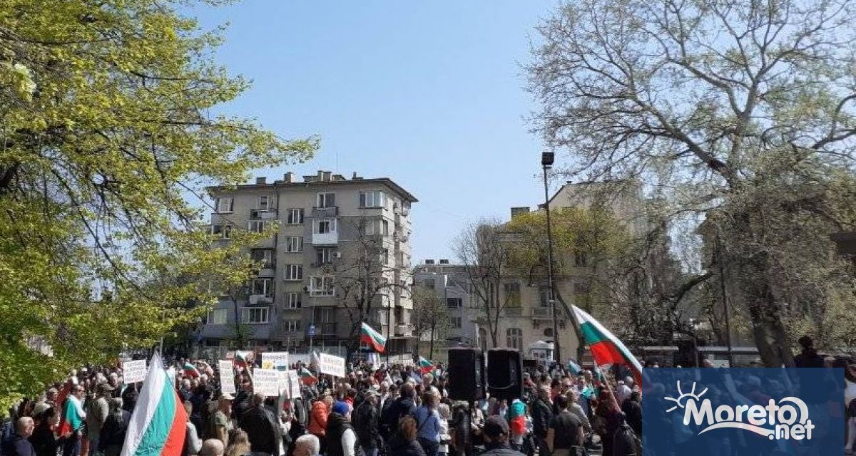 Десетки варненци се включиха в Похода за мир и неутралитет