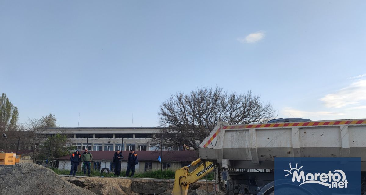 Възстановяването на водоподаването по магистралния водопровод в района на Паметника