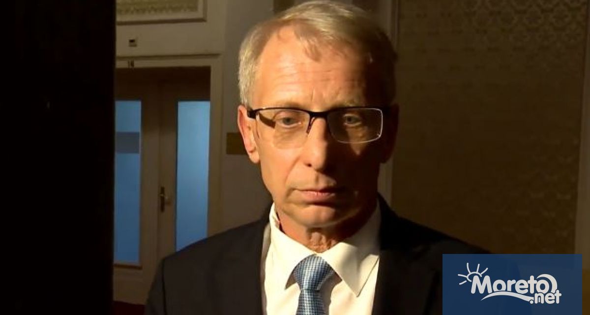 Ние смятаме че трябва да подготвим програма за 18 месеца