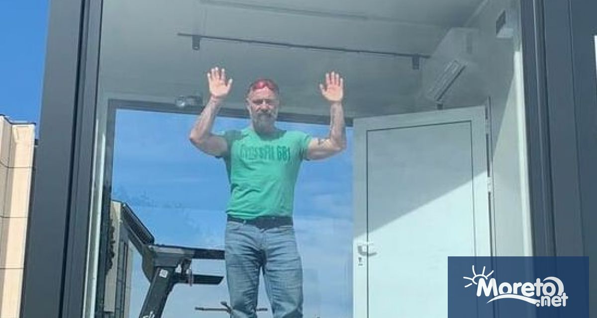 Стъклената клетка невиждан до момента в световен мащаб социален