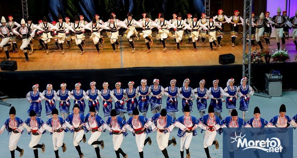 Великолепният концерт спектакъл Традиции в ритъм и творчество посветен на 25 годишнината