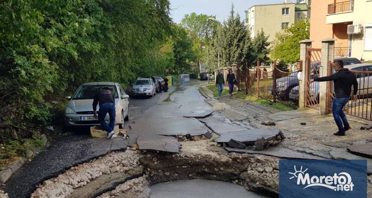 Отново се спука водопровод в кв Бриз и заля булевард Васил