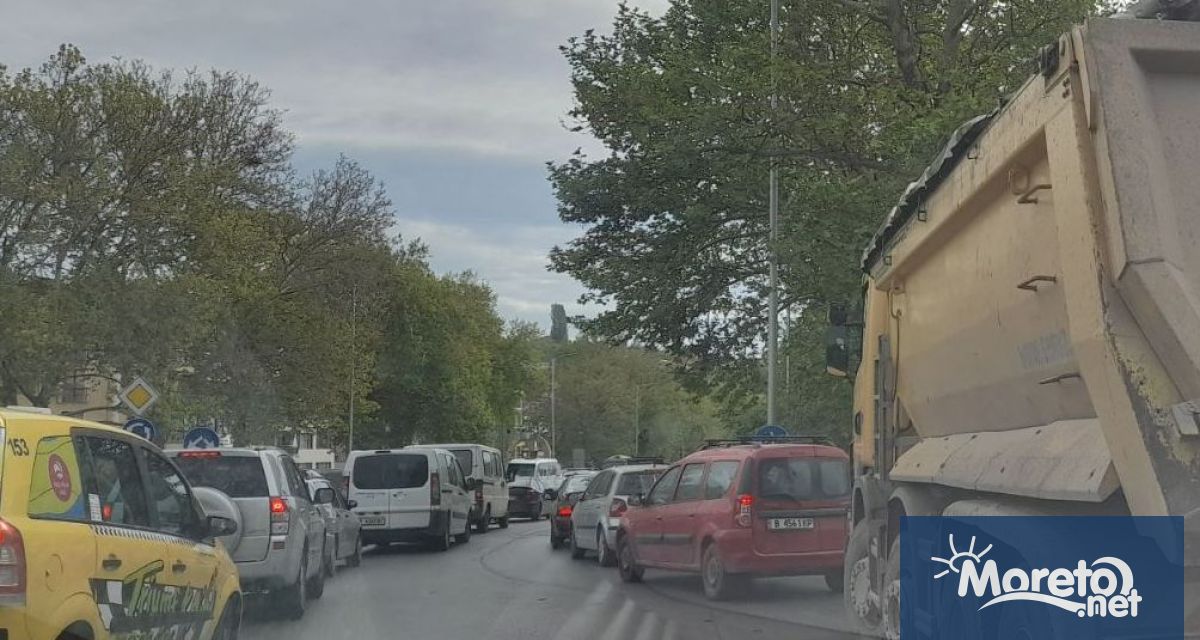 За втори пореден ден се образува задръстване от Паркмарт до